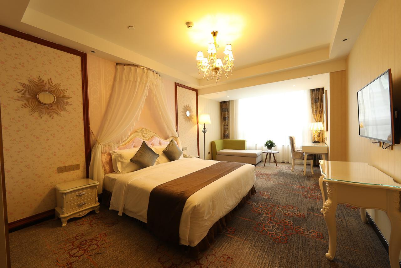Zhi Hui Tang Feng Ze Hotel Chengdu Bagian luar foto