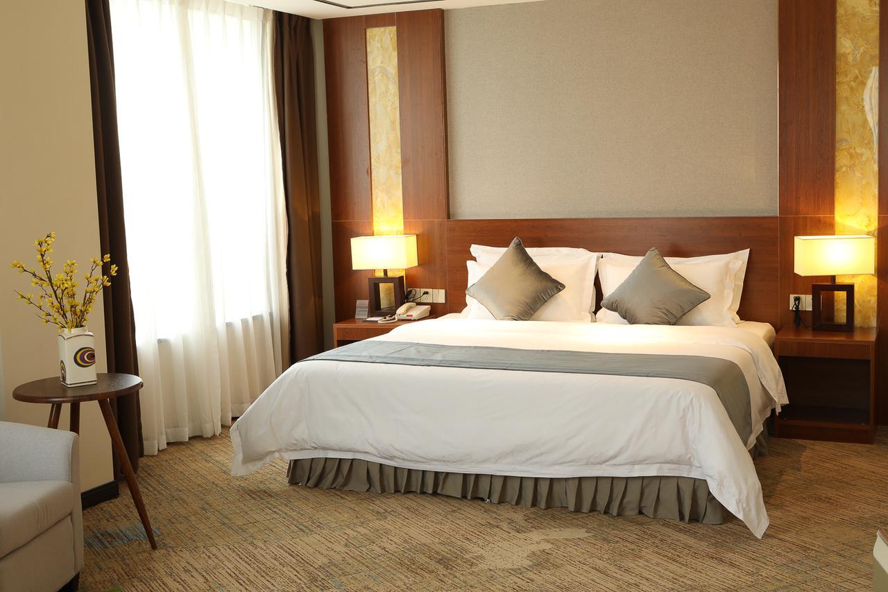 Zhi Hui Tang Feng Ze Hotel Chengdu Bagian luar foto