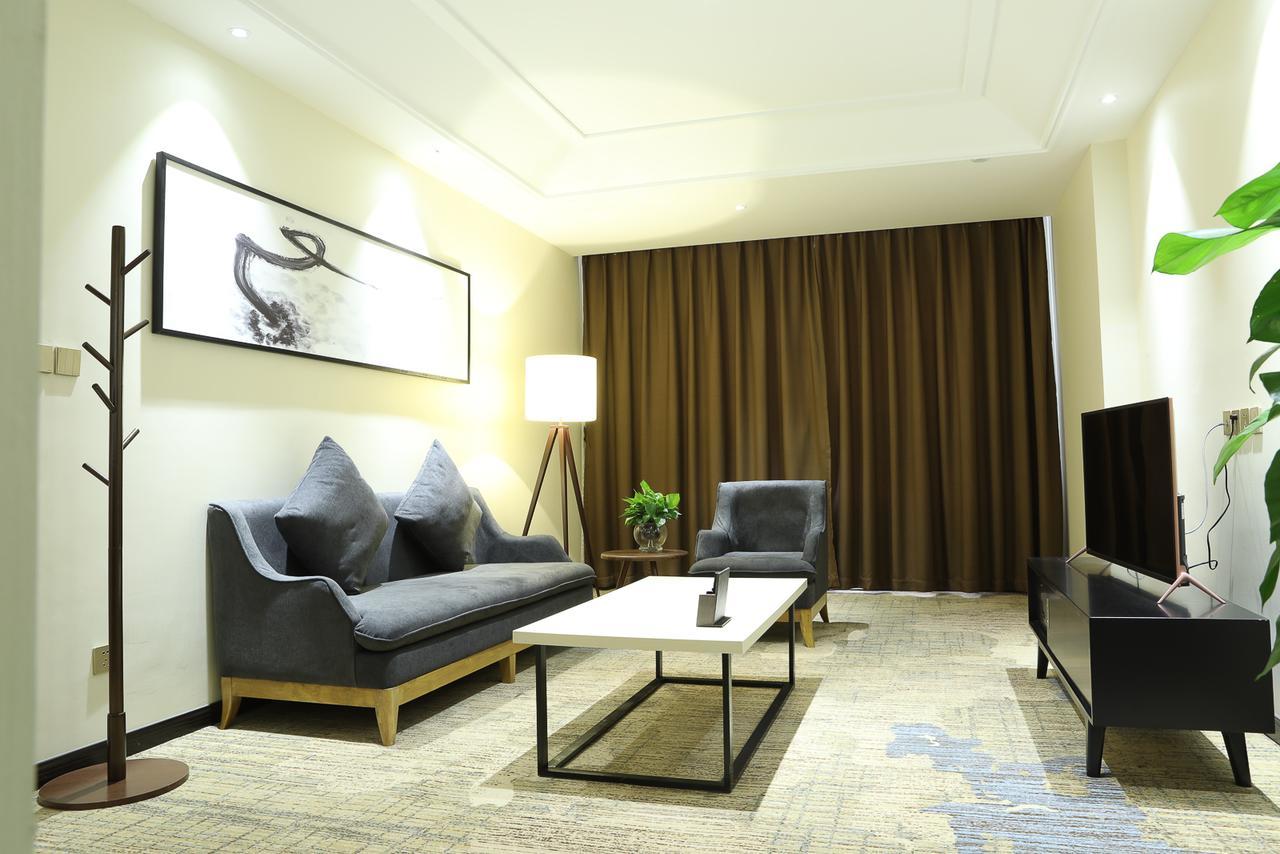 Zhi Hui Tang Feng Ze Hotel Chengdu Bagian luar foto