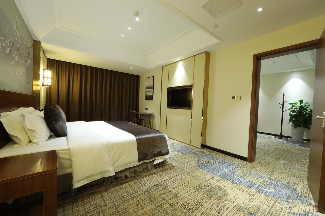 Zhi Hui Tang Feng Ze Hotel Chengdu Bagian luar foto