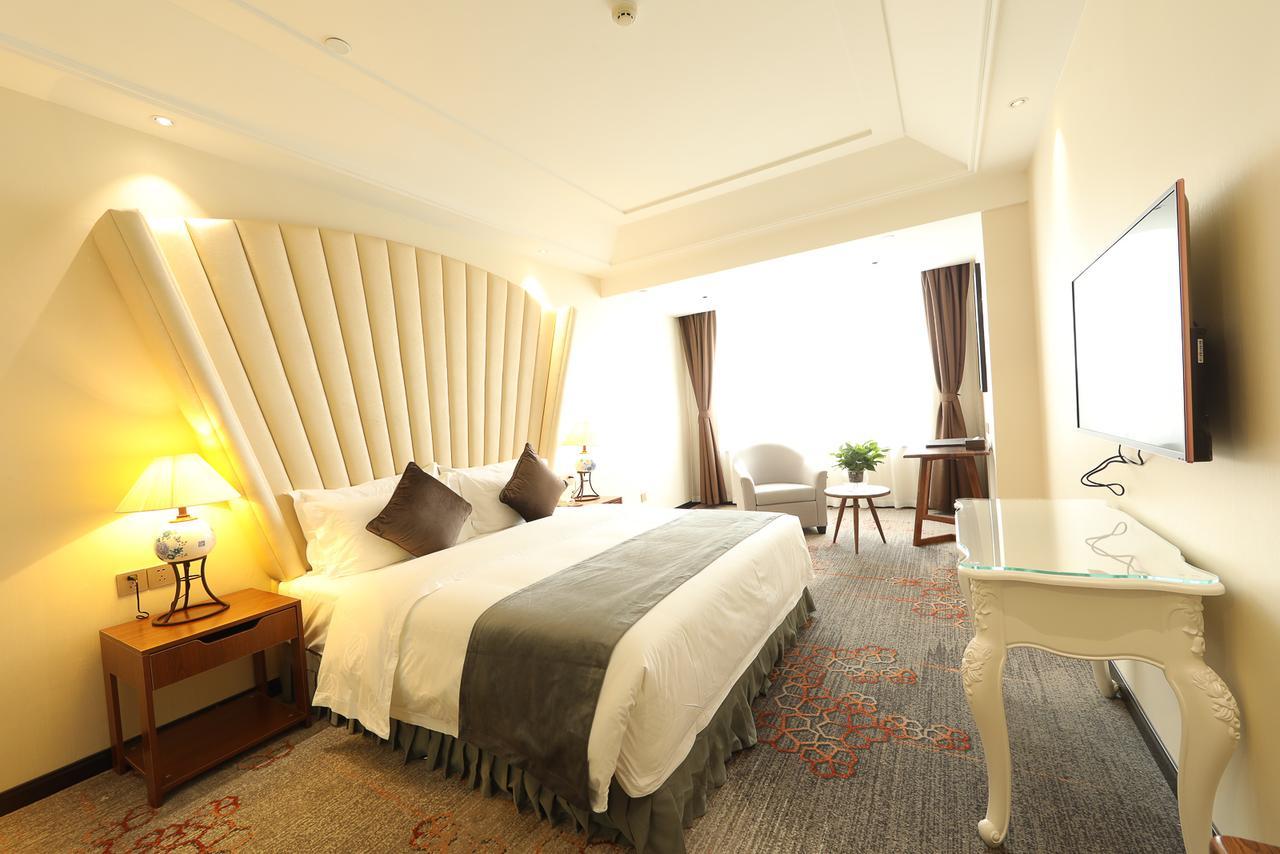 Zhi Hui Tang Feng Ze Hotel Chengdu Bagian luar foto