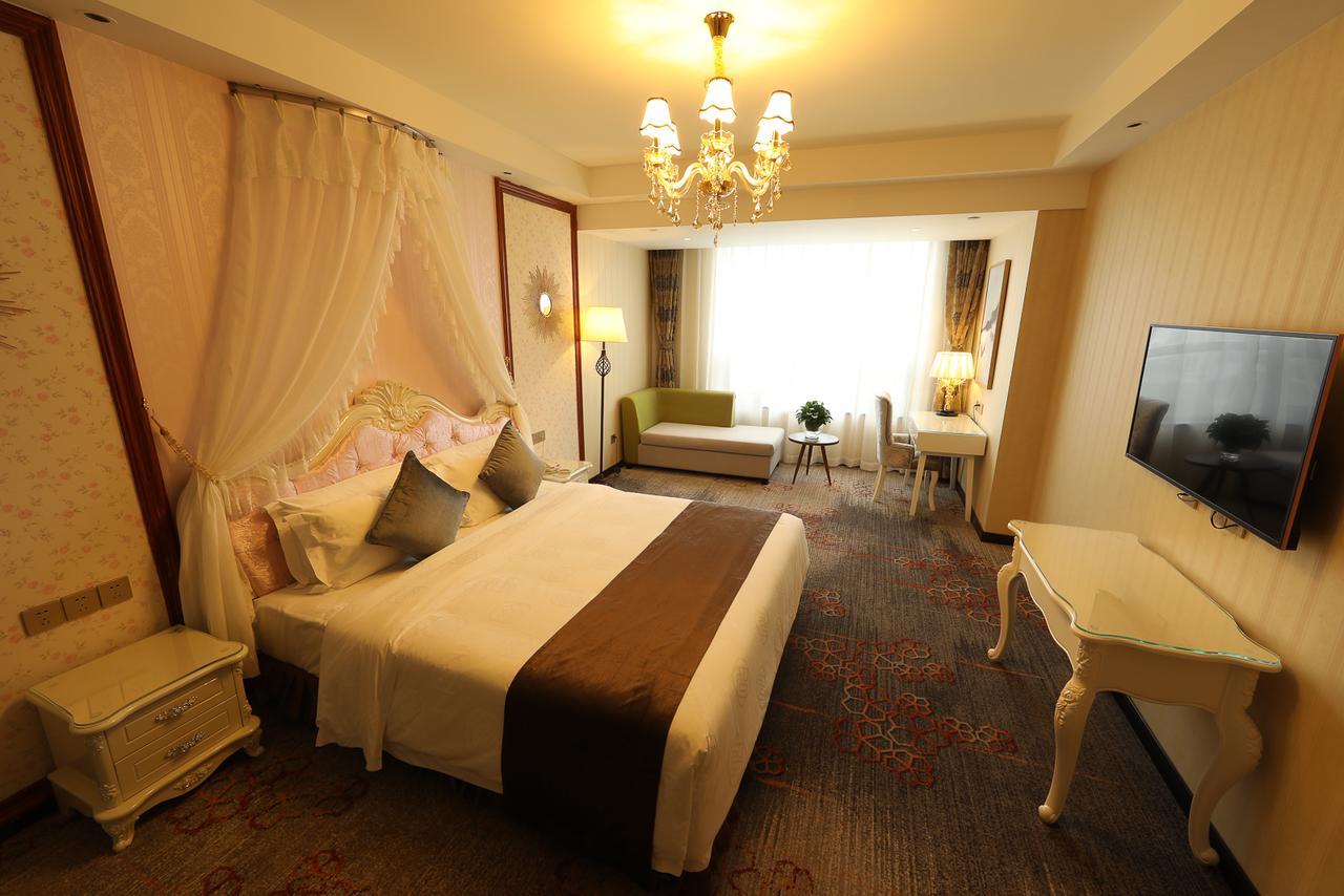 Zhi Hui Tang Feng Ze Hotel Chengdu Bagian luar foto