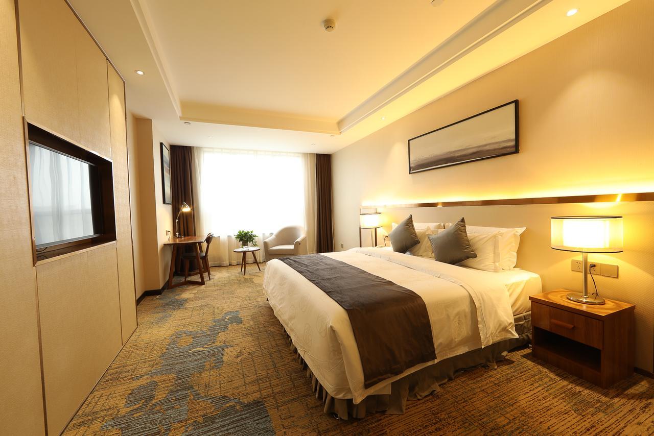 Zhi Hui Tang Feng Ze Hotel Chengdu Bagian luar foto