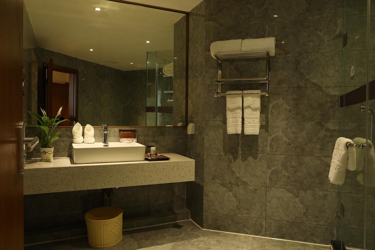 Zhi Hui Tang Feng Ze Hotel Chengdu Bagian luar foto