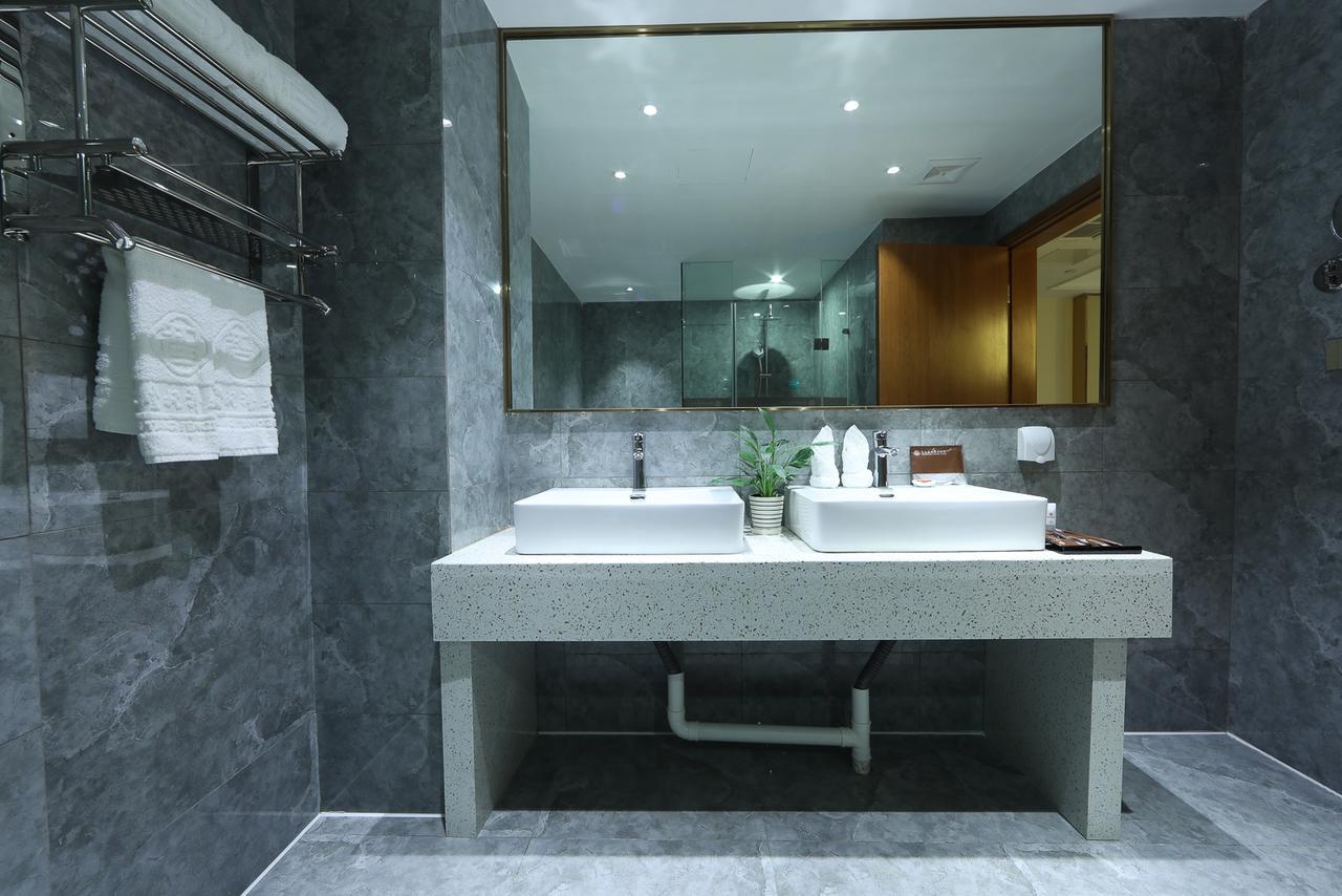 Zhi Hui Tang Feng Ze Hotel Chengdu Bagian luar foto
