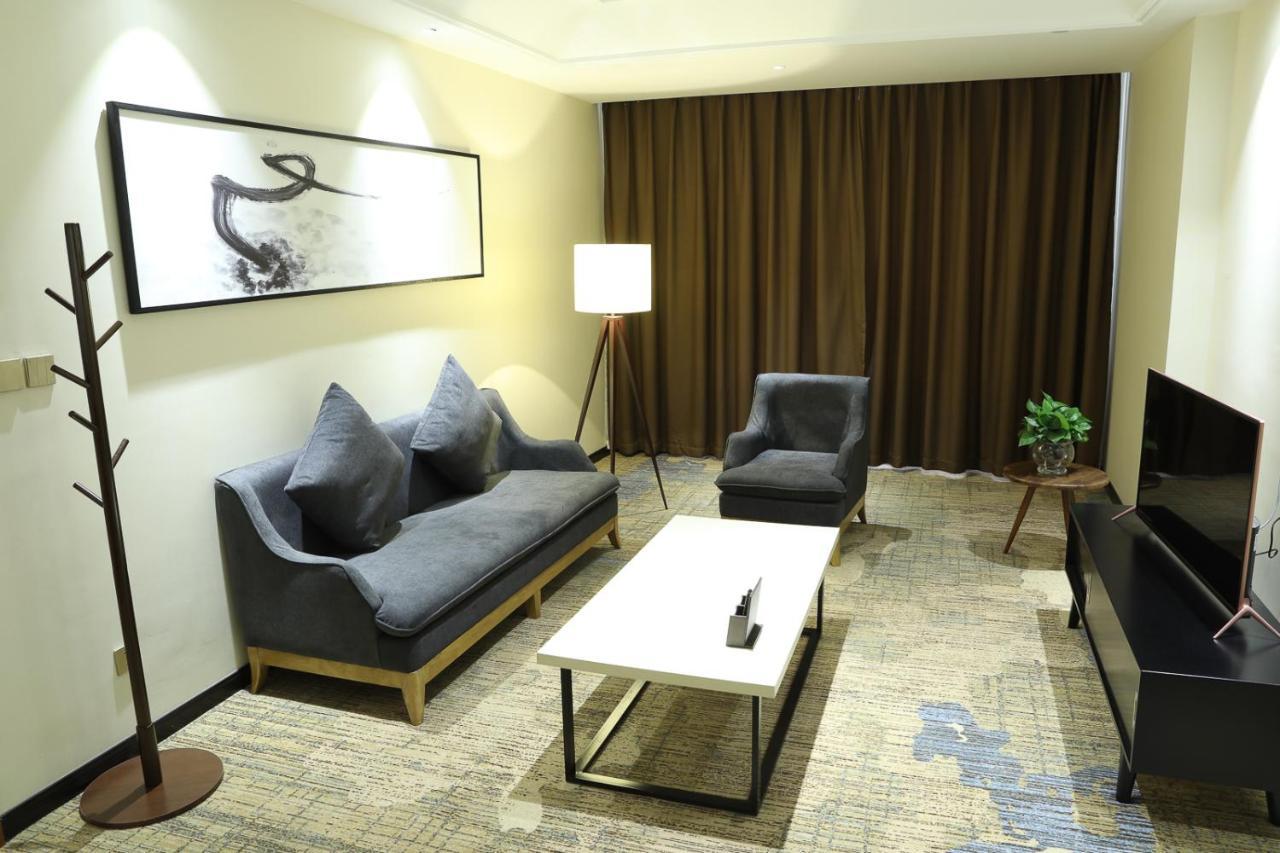 Zhi Hui Tang Feng Ze Hotel Chengdu Bagian luar foto