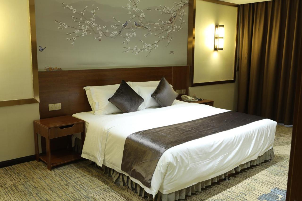 Zhi Hui Tang Feng Ze Hotel Chengdu Bagian luar foto