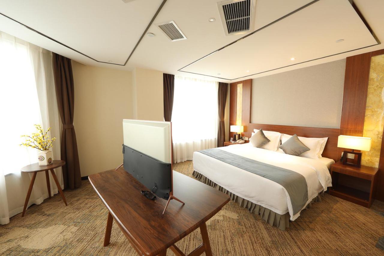 Zhi Hui Tang Feng Ze Hotel Chengdu Bagian luar foto