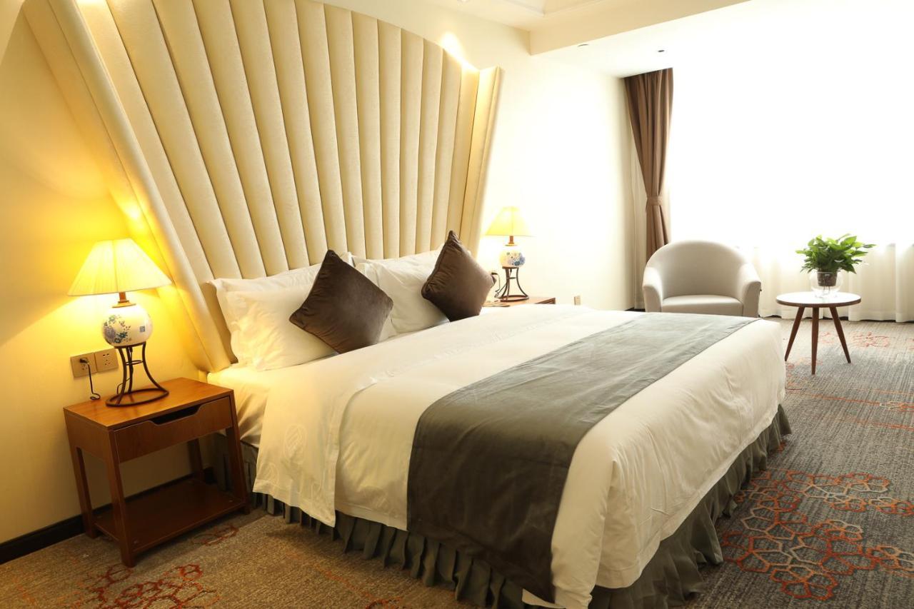 Zhi Hui Tang Feng Ze Hotel Chengdu Bagian luar foto
